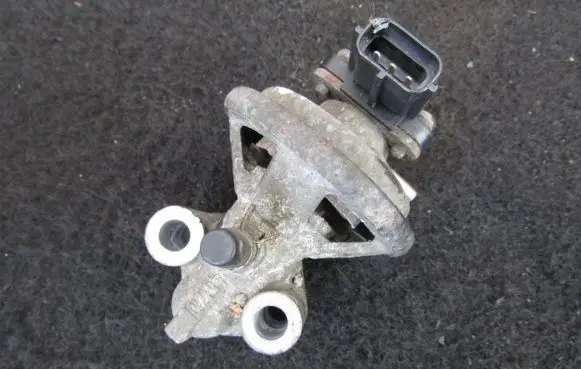 Mazda 323 EGR valve k5t710