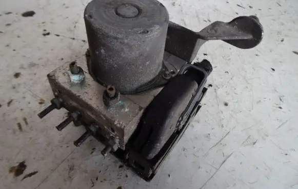 Mercedes-Benz B W245 ABS Pump A0064313812