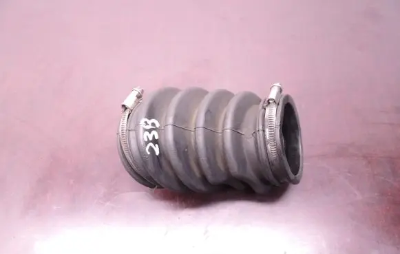 Volvo V40 Turbo air intake inlet pipe/hose D239