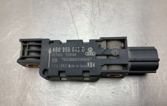 Audi A3 S3 8P Airbag deployment crash/impact sensor 4B0959643D 310506 017853