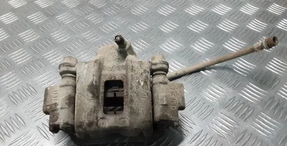 Toyota Land Cruiser (J150) Rear brake caliper