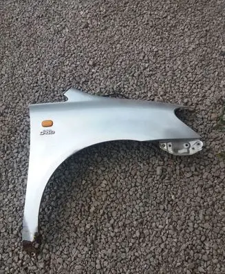 Toyota Avensis Verso Fender