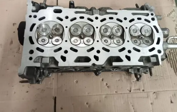 Toyota Yaris Engine head 000