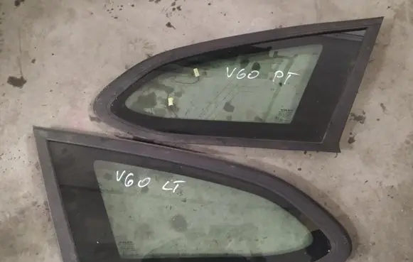 Volvo V60 Rear side window
