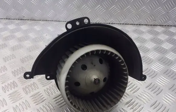 Opel Astra H Front door blower motor 52421335