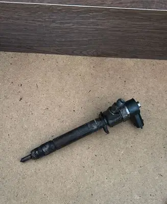 Volvo S80 Fuel injector 30750283