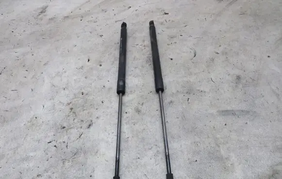 Peugeot 308 Tailgate strut 1111