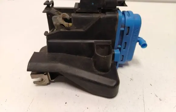 Audi A8 S8 D2 4D Rear door lock 4D0839016A