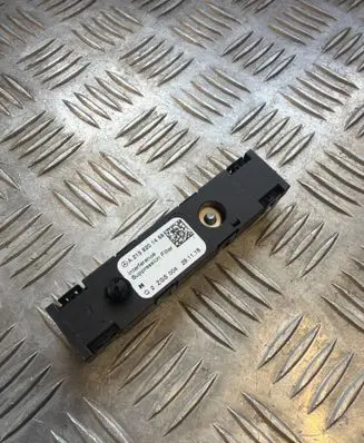 Mercedes-Benz E W213 Aerial antenna amplifier A2138201489 Q2ZGS004