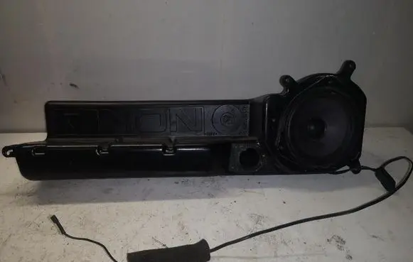 Front door high frequency speaker