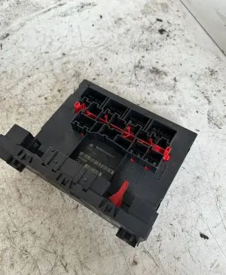Volkswagen Golf V Fuse box set 3c0937049e