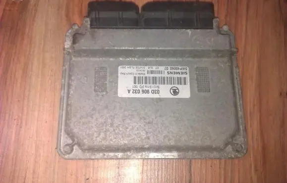 Skoda Fabia Mk1 (6Y) Engine control unit/module 03d906032a 5wp4006007