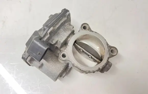 BMW 5 F10 F11 Throttle valve 7810752