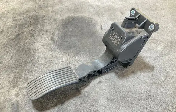 Mercedes-Benz Vito Viano W639 Accelerator throttle pedal A9063000304 ZGS008Q012 0280755025