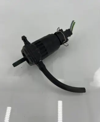 Alfa Romeo 159 Windscreen/windshield washer pump D283144