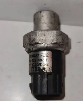Volkswagen PASSAT B3 Air conditioning (A/C) pressure sensor 8D0959482B TDP302QADG2