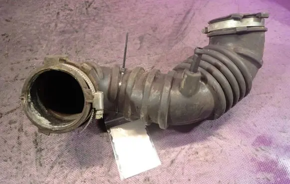 Mitsubishi Colt CZ3 Air intake hose/pipe MN135109