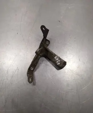 Nissan X-Trail T31 Engine mounting bracket