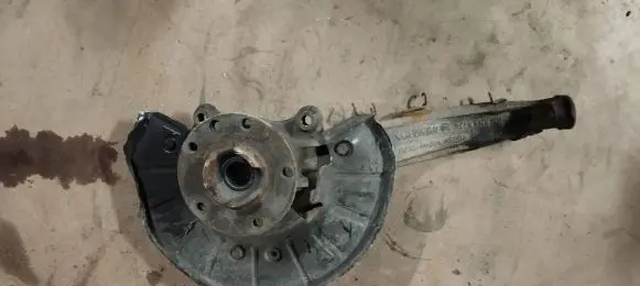 Volkswagen Touareg II Front wheel hub 7p6407245a