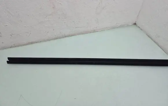 Chrysler Pacifica Door glass trim 68188741