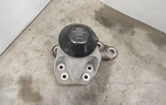 Ford Explorer V Engine mount bracket FB536F012AB