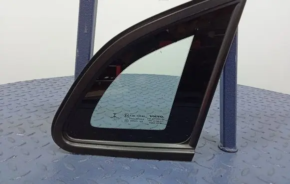Volvo V40 Rear side window 31386771