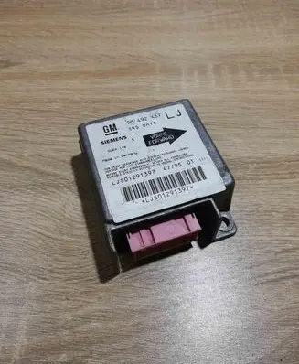Opel Omega B1 Airbag control unit/module 90492467