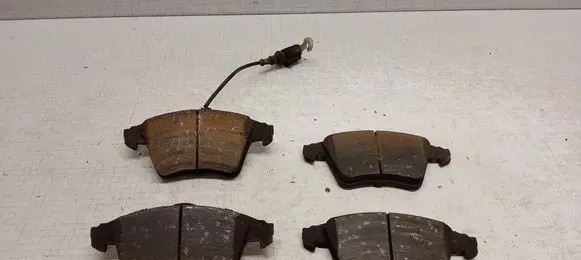 Volkswagen Transporter - Caravelle T5 Brake pads (front) 
