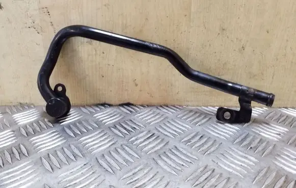 Volkswagen PASSAT B8 Engine coolant pipe/hose 04L121065AJ