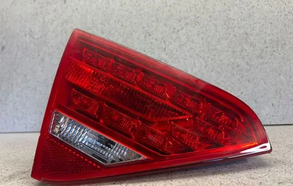 Tailgate rear/tail lights