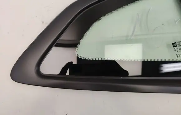 Chevrolet Camaro Rear side window 23410774