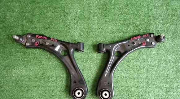Ford Focus Front lower control arm/wishbone 