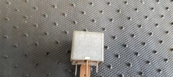 Volkswagen Golf III Other relay 171906383 22205007