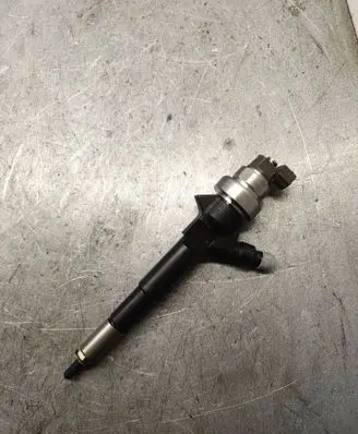 Opel Astra J Fuel injector 55567729