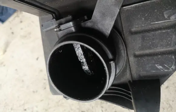 Volvo S40 Mass air flow meter 7M519A673