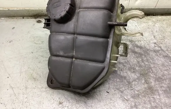 Mercedes-Benz C W203 Coolant expansion tank/reservoir 2035000049