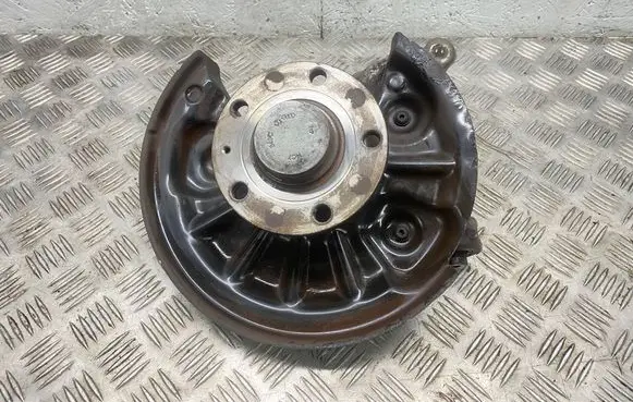 Rear wheel hub
