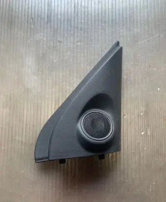 Mitsubishi Outlander Front door high frequency speaker 7221B588