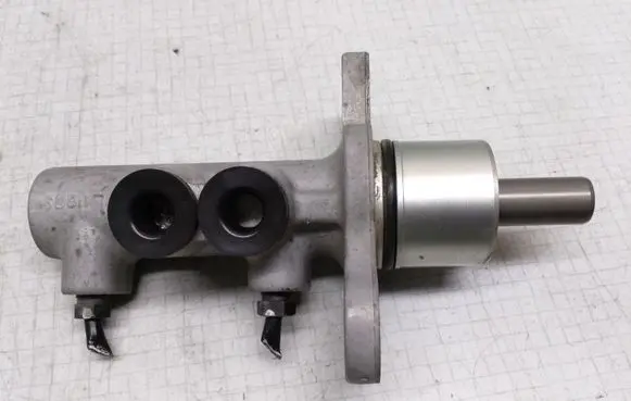 Audi A6 S6 C5 4B Master brake cylinder 71973
