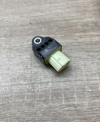 Toyota RAV 4 (XA30) Airbag deployment crash/impact sensor 8983133020