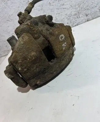 Volkswagen PASSAT B6 Front brake caliper