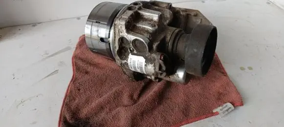 Volvo XC90 Rear gearbox reducer/haldex oil pump P30651884