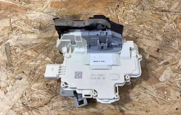 Porsche Cayenne (9Y0 9Y3) Front door lock (next to the handle) 9A783911600 8K0839016