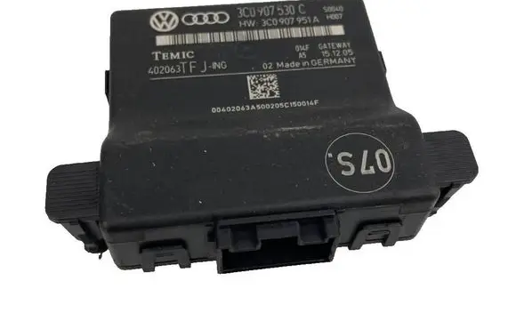 Audi A6 S6 C6 4F Gateway control module 3C0907530C