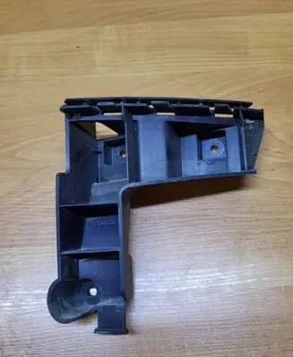 Rear bumper mounting bracket