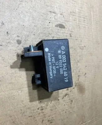 Mercedes-Benz Sprinter W906 Glow plug pre-heat relay A0025424019 0025424019