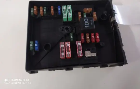 Volkswagen Golf V Fuse module 017181301