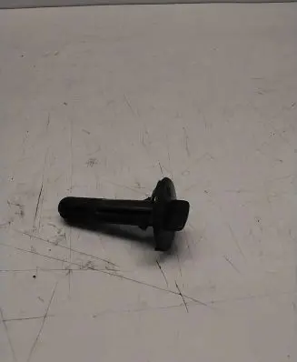 Radiator mount bracket