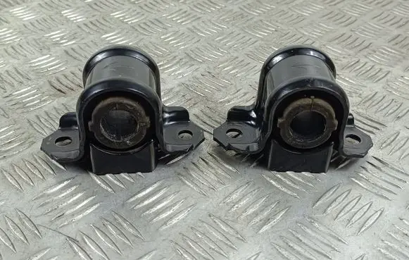 Toyota RAV 4 (XA50) Sway bar bush bracket, front 