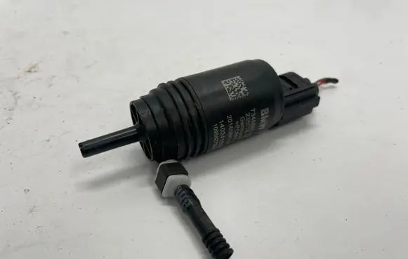 BMW 1 F20 F21 Windscreen/windshield washer pump 7345885